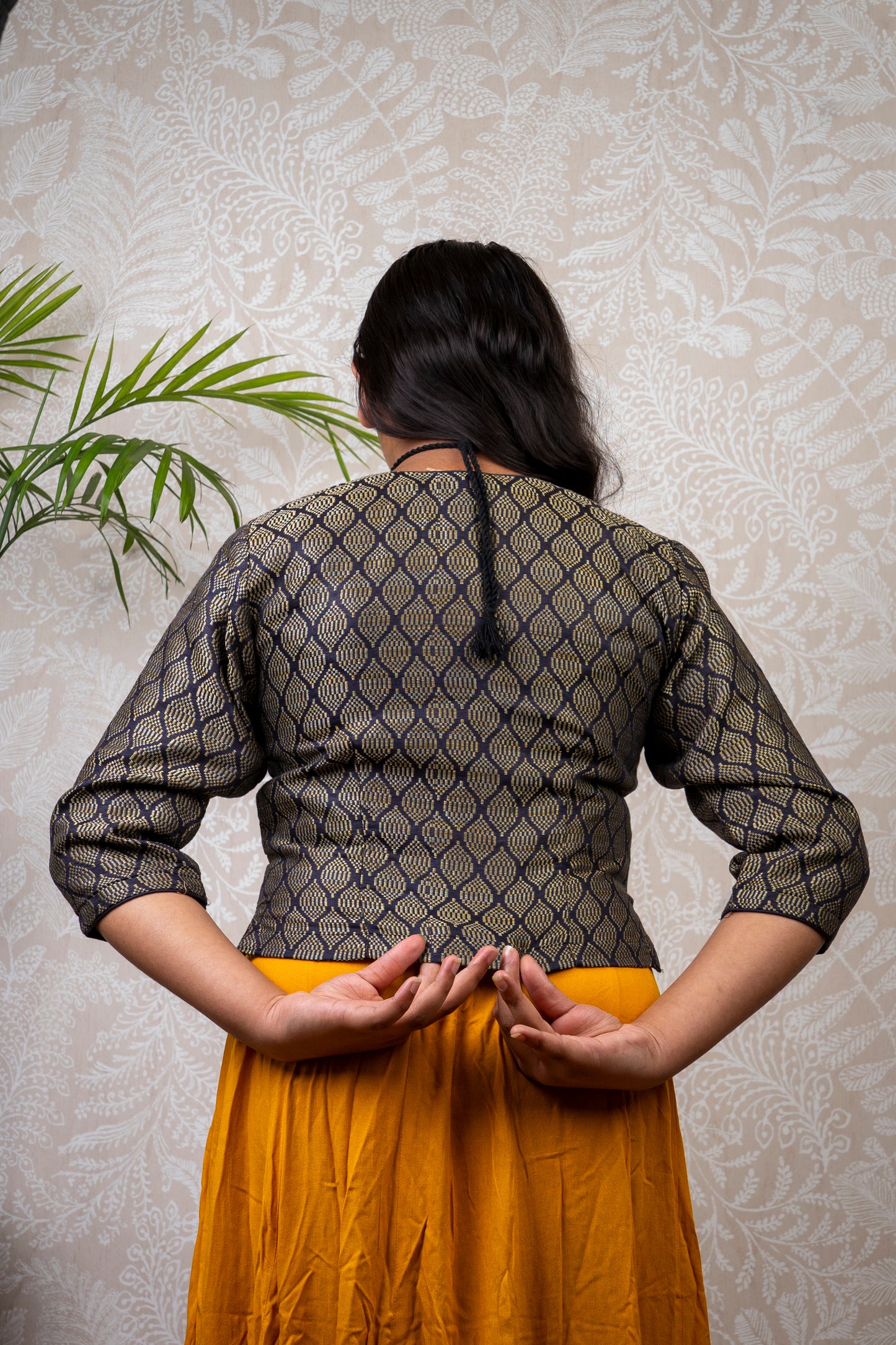 BLACK BEIGE WEAVED COTTON BLENDED BLOUSE