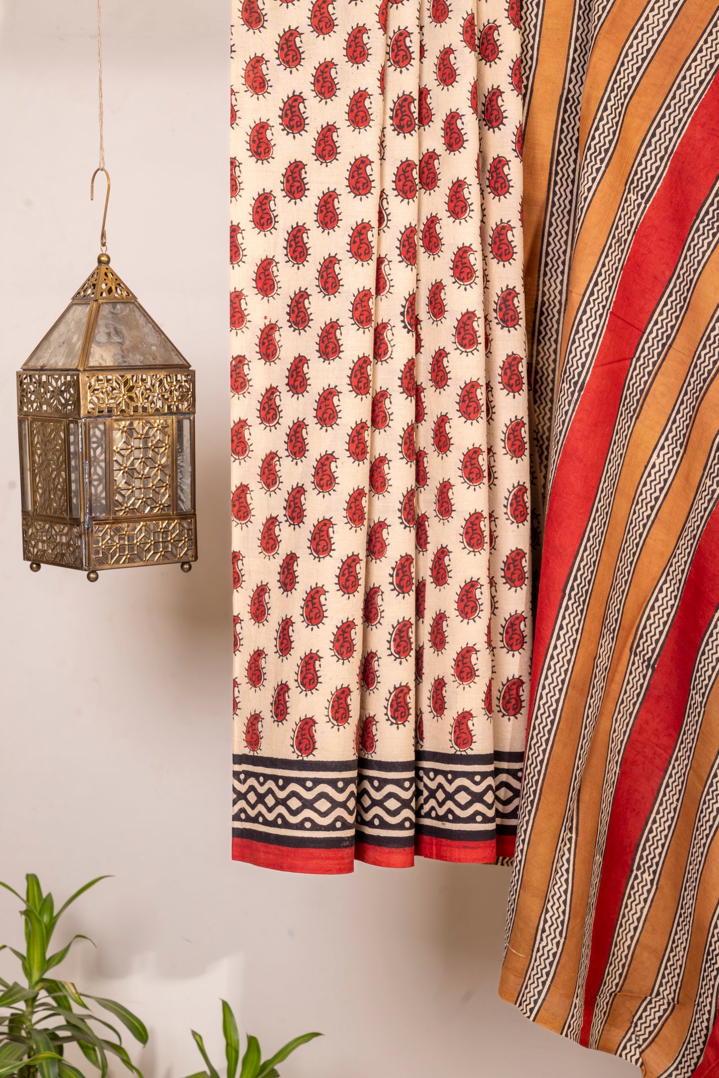 OFFWHITE RED MOTIF BLOCK PRINT COTTON SARI