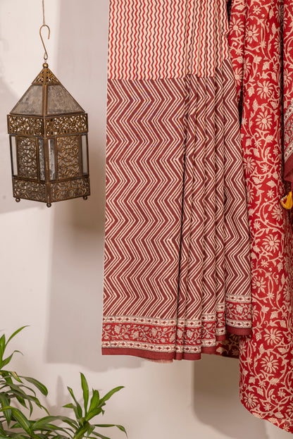 RED-OFF WHITE ZIG-ZAG BLOCK PRINT COTTON SARI