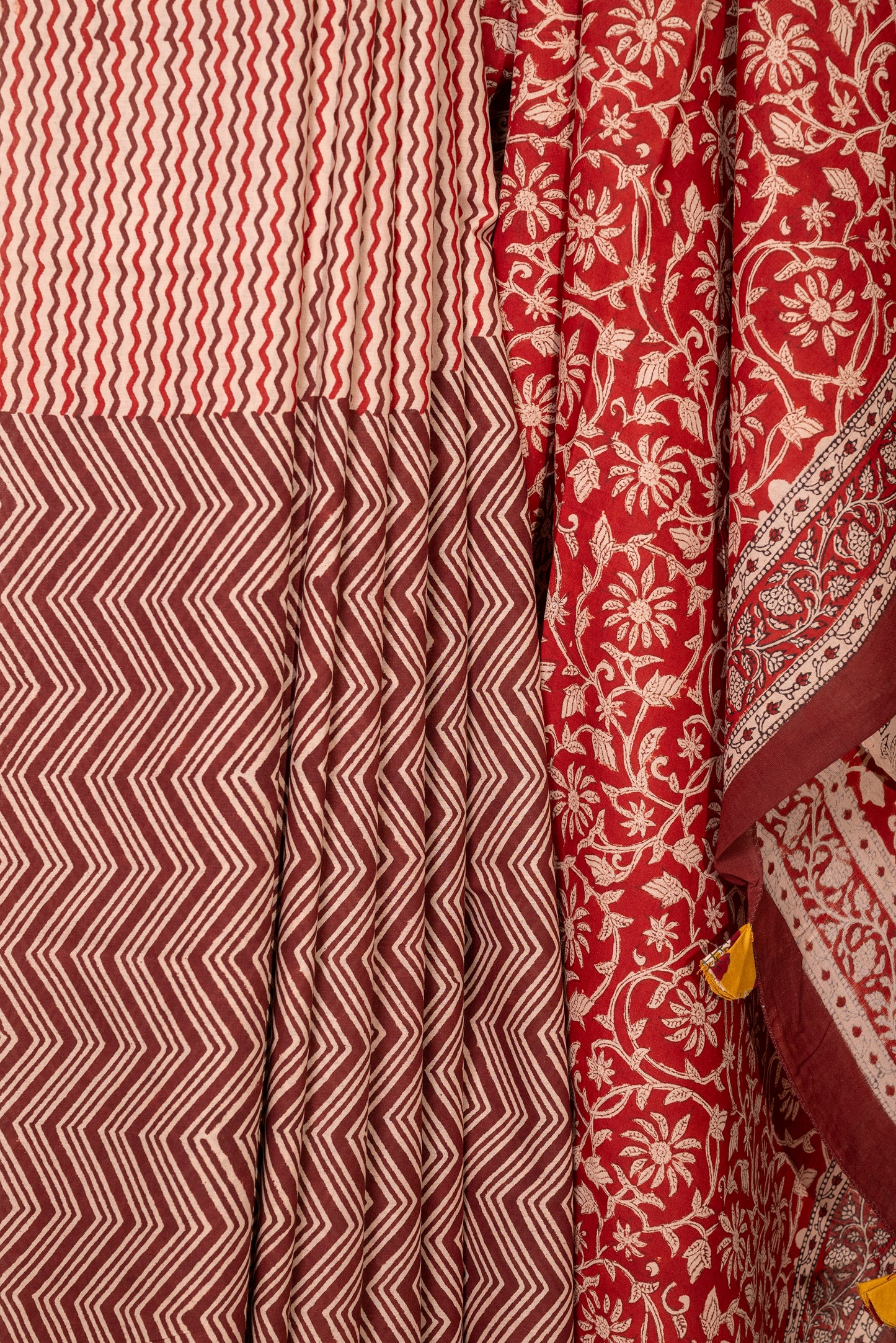 RED-OFF WHITE ZIG-ZAG BLOCK PRINT COTTON SARI